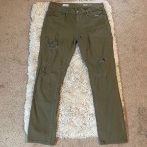 Gap size 28R girlfriend jeans in army green